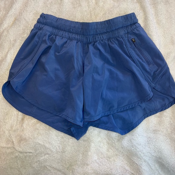 Lululemon tracker v short size 8 Water Drop low rise 4 inch - Picture 2 of 4